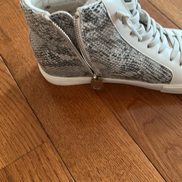 VH design size 7 sneakers with side zip and extra laces - Picture 4 of 4